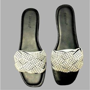 size 10 Bamboo brand sandals with pearl detail